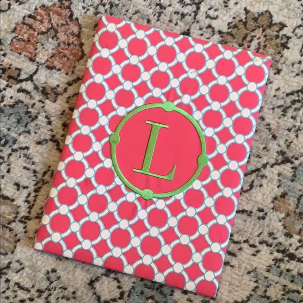 Monogrammed “L” folder